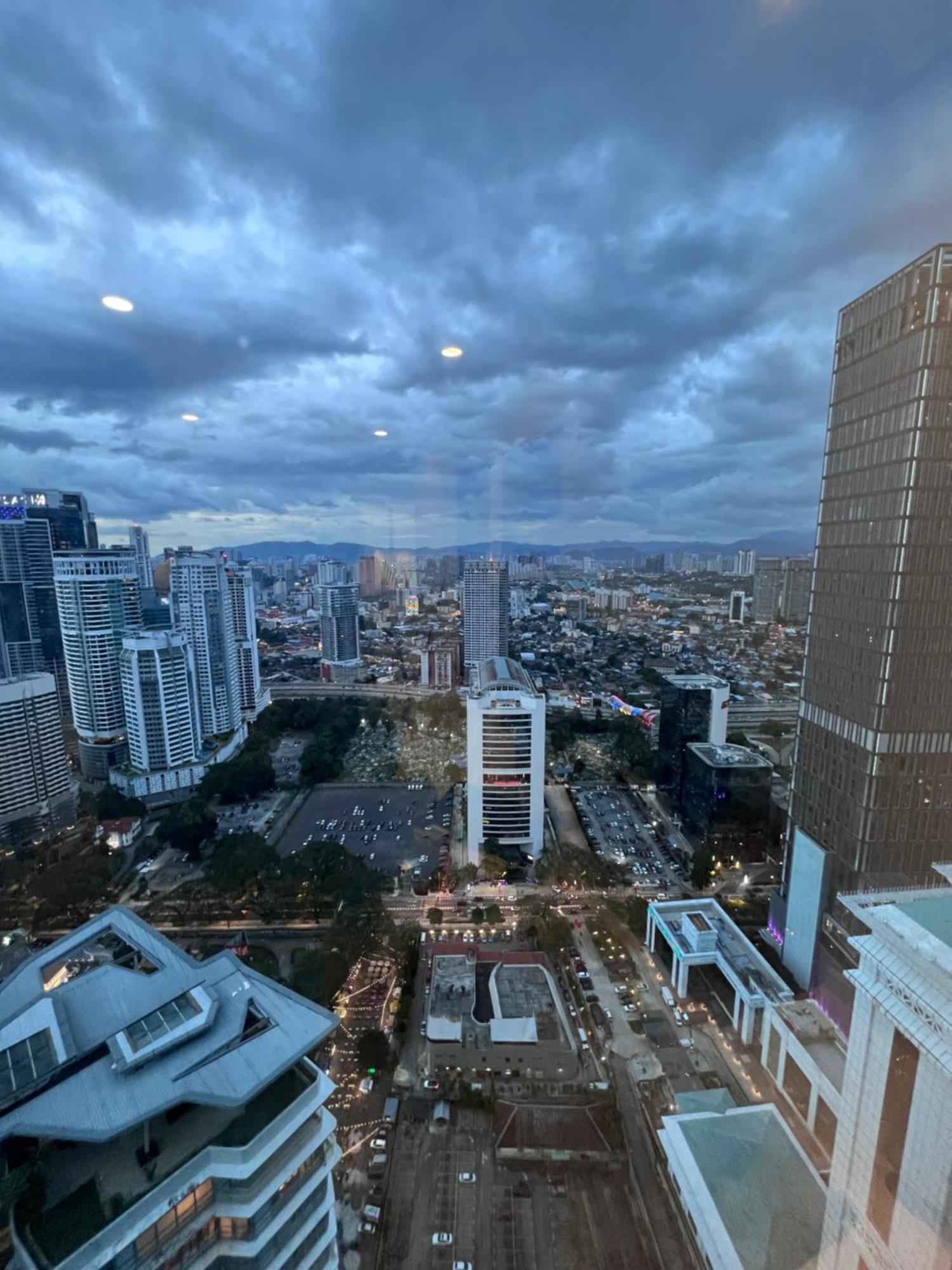 Urban Sky Near Klcc Complementary Breakfast Apartment